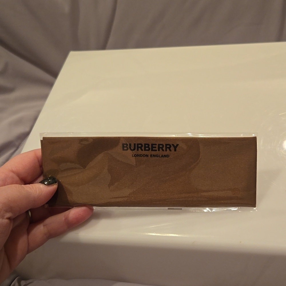 Burberry Checkered Brown Cat Eye Sunglasses brand new in box - Picture 11 of 15